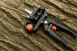 Coltelli innestatori professionali per frutteto: Scopri l’accessorio per innesti perfetti