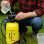 Quanto liquido caricare nell’irroratore a pressione: l’errore che spreca il prodotto