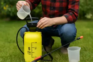 Quanto liquido caricare nell’irroratore a pressione: l’errore che spreca il prodotto