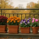 Il balcone perde colore a ottobre: ecco quali piante reggono davvero
